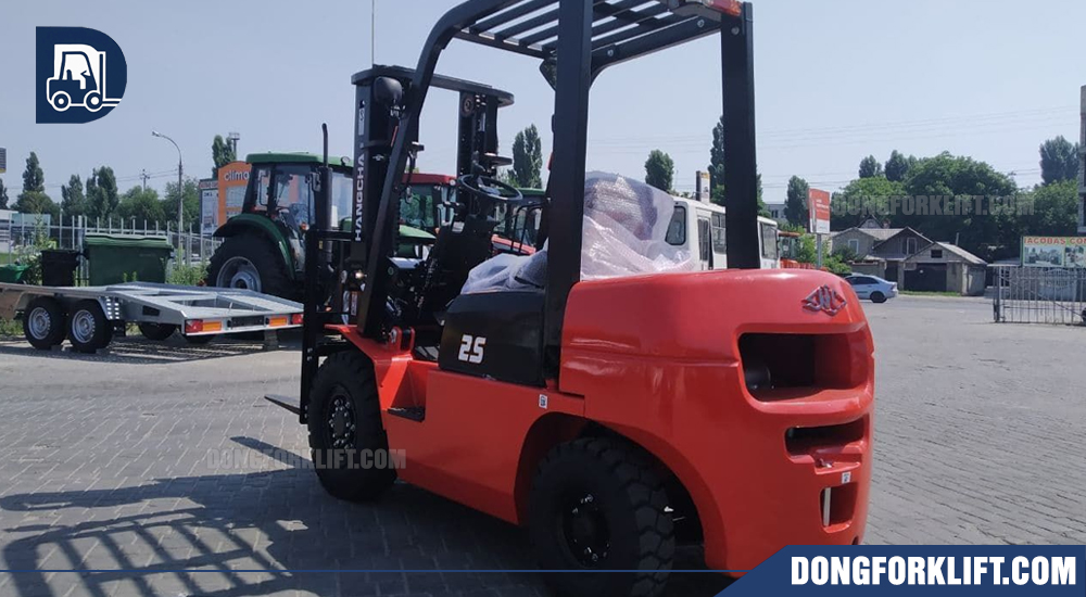 Xe nâng dầu tải trọng 2.5 tấn đang được ứng dụng rộng rãi