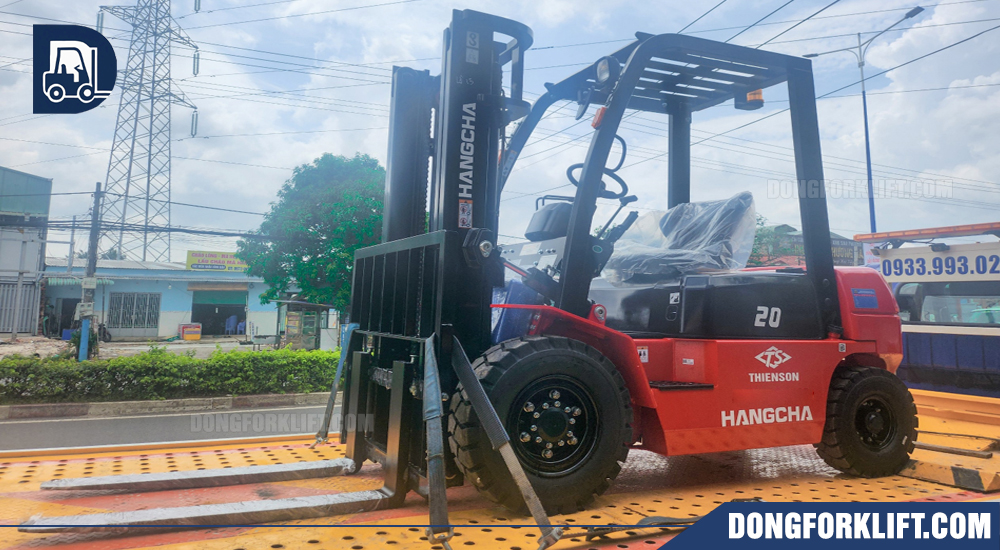 Xe nâng dầu 2 tấn mang lại nhiều ưu điểm nổi bật, giúp nâng cao hiệu quả làm việc và tiết kiệm chi phí
