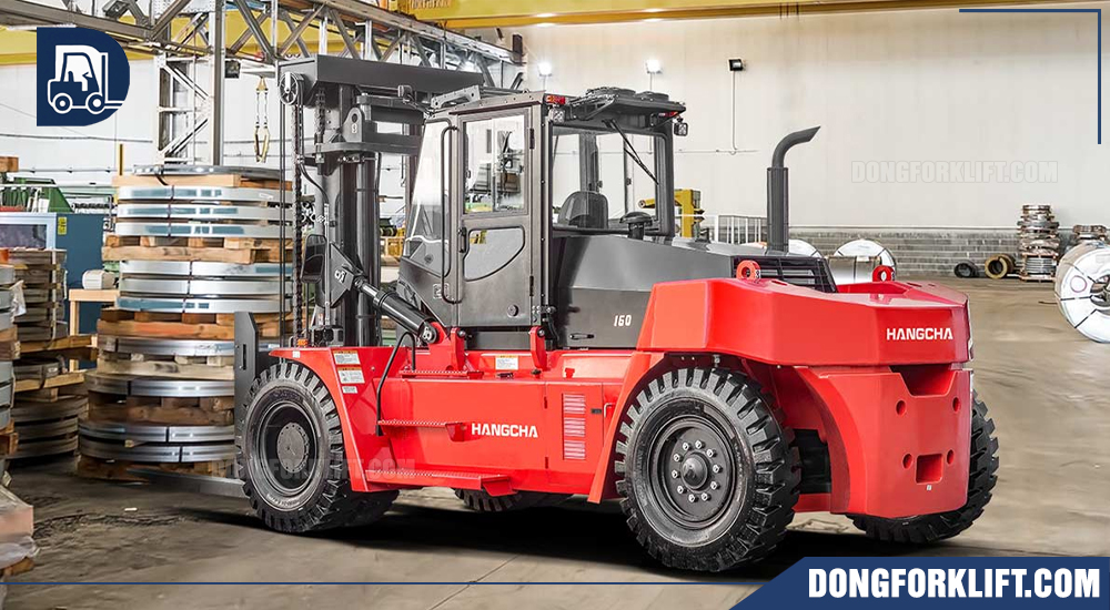 Xe nâng dầu 14 tấn dòng X trong kho bãi.